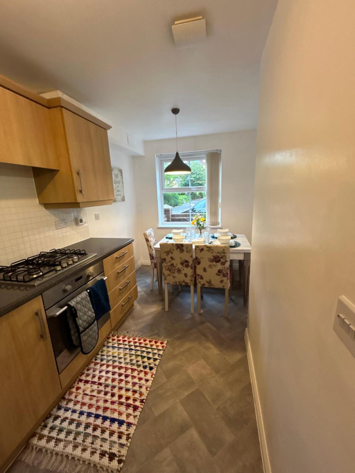 Comfy 3 Bed House North * Swindon