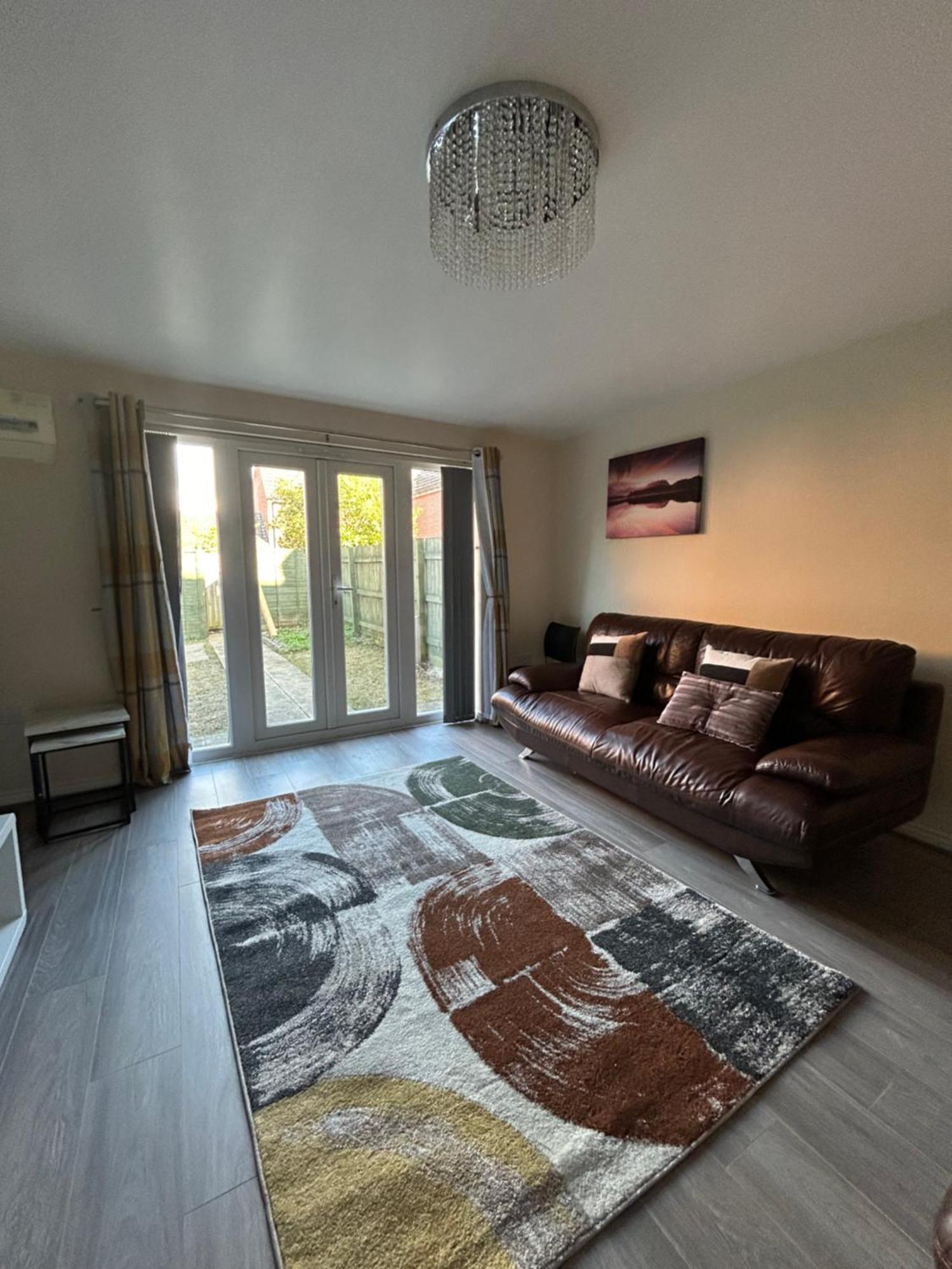 Comfy 3 Bed House North Swindon
